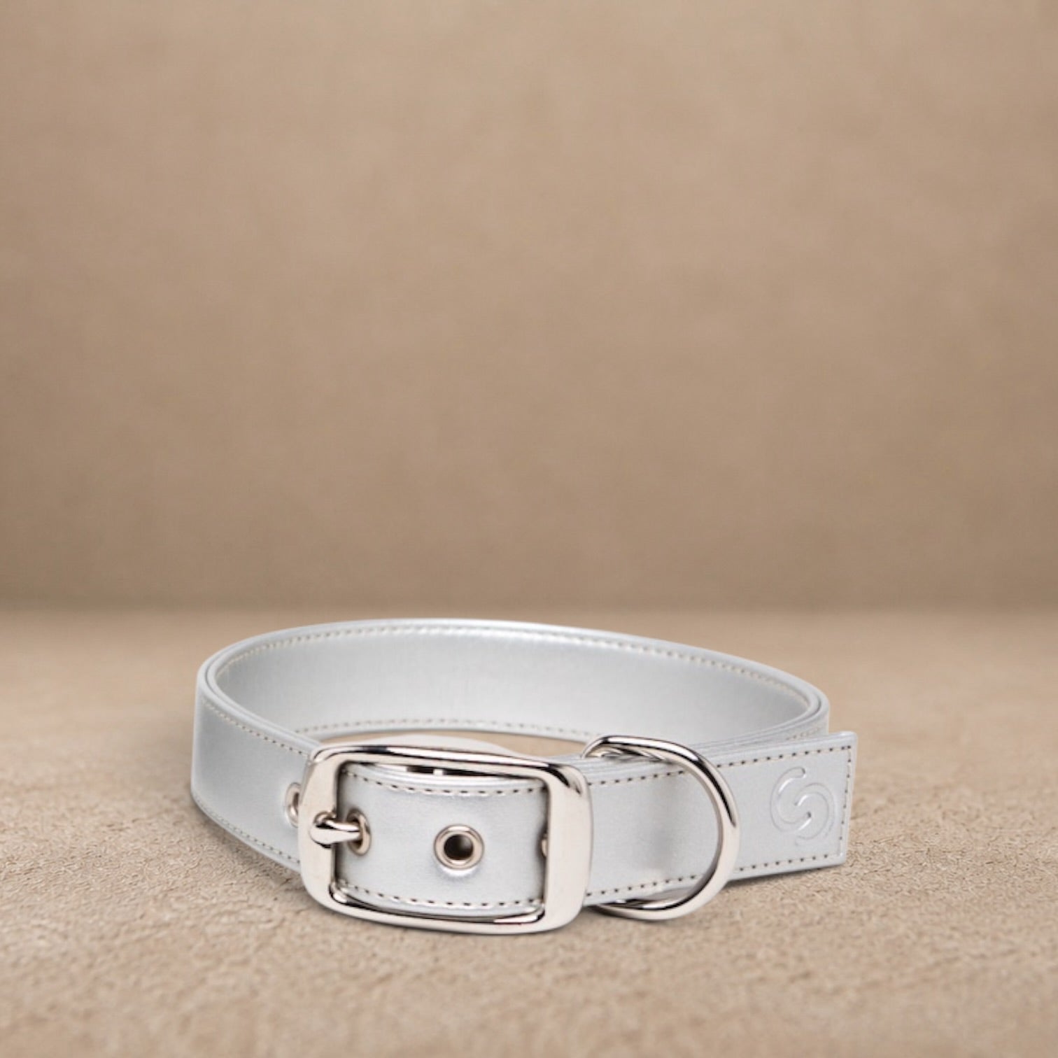 Silver apple leather dog collar