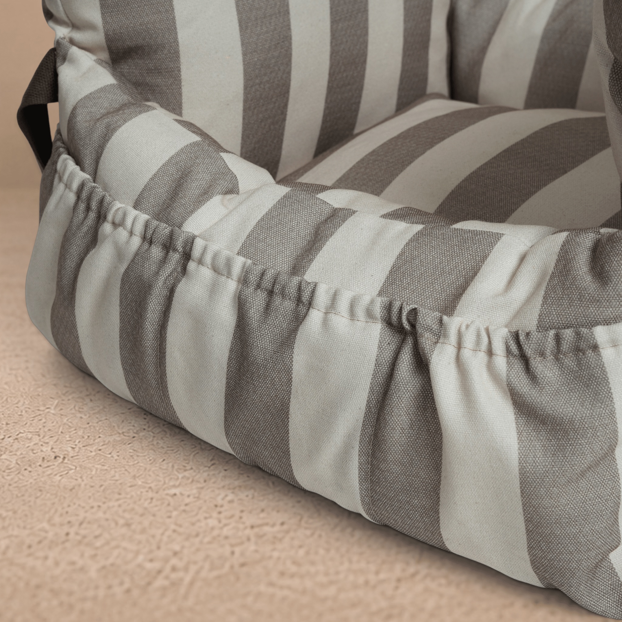 Lara Dog Striped Car Seat